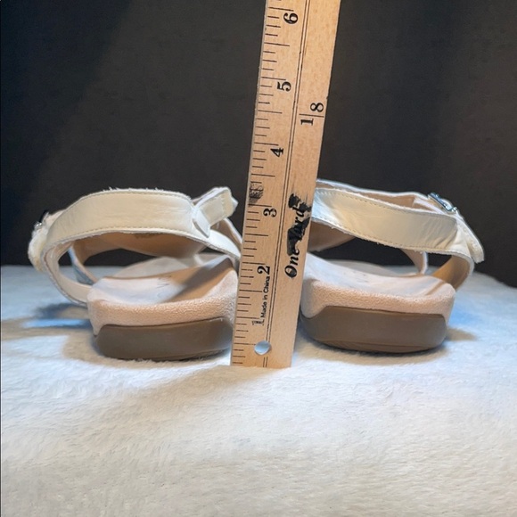 Vionic White and Silver Sandals with Adjustable Ankle Strap - Picture 4 of 7